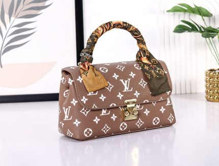 شنطة LOUIS VUITTON حريمي